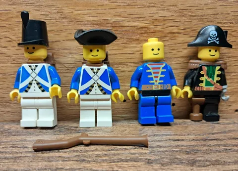 Vintage Lego Pirates Lot of 4 Minifigures