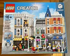 LEGO CREATOR / MODULAR: Assembly Square (10255) - RETIRED SET, UNOPENED, NEW