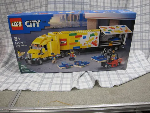 LEGO City 60440 LEGO Delivery Truck Complete Set 1061 pcs Brand New in Box