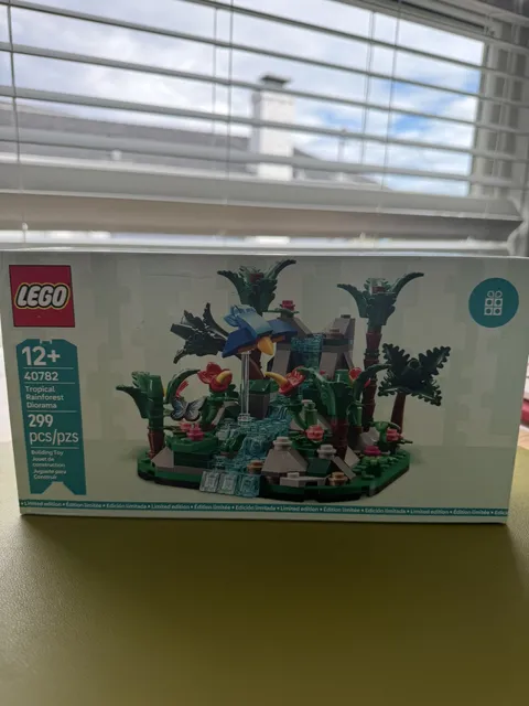 LEGO 40782 Tropical Rainforest Diorama- Limited Edition Brand New in Box GWP 12+
