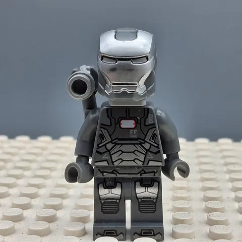 Lego Super Heroes: War Machine Dark Bluish Gray Silver Armor Minifigure sh0066