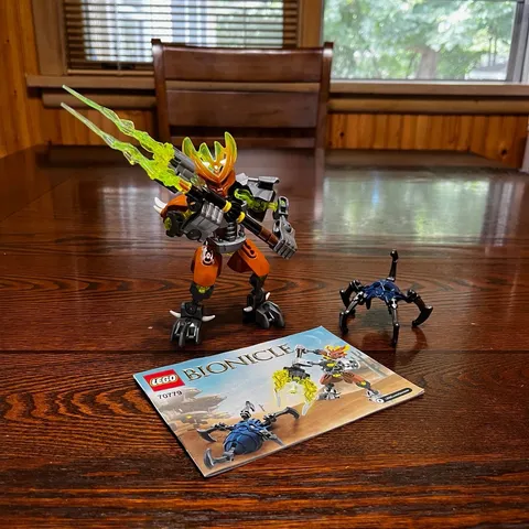 LEGO BIONICLE Protector of Stone 70779 Complete with Instructions