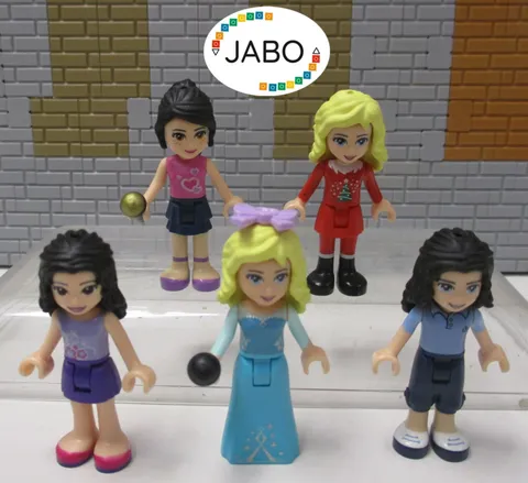 (O 15 / 2) Lego Friends 5 figures minifigures