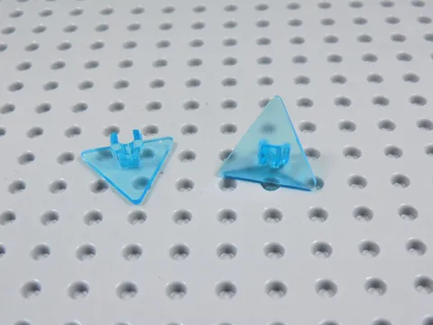 LEGO Lot of 2 Trans Light Blue Triangle Plates w/ Clip on Back BG
