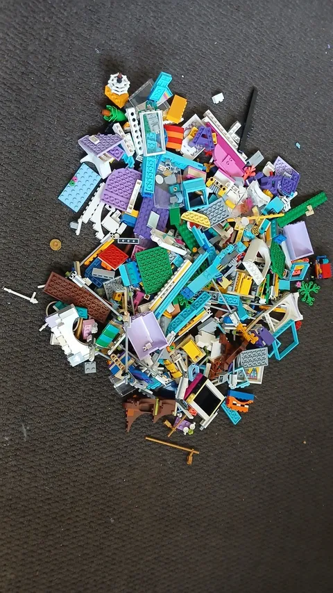 LEGO some parts of Ferris Wheel Bundle Mixed Genuine Brick peices (2) 1.15kg