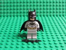 Lego Batman, Gray Suit Minifigure Super Heroes from 76111 sh531 Sh0531 GB19