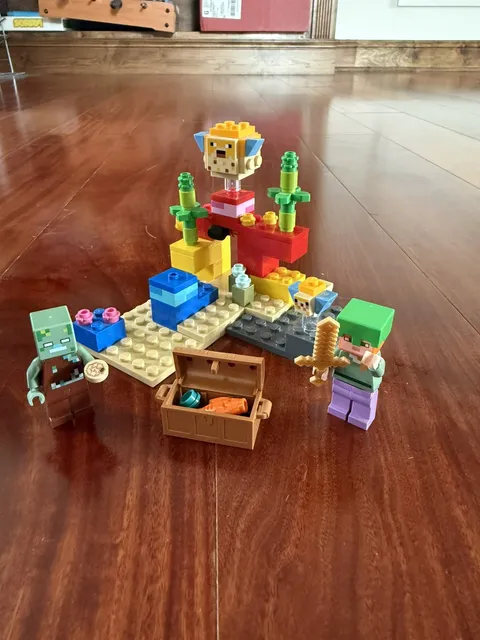 LEGO Minecraft: The Coral Reef (21164), Complete, pre-owned, no book/box