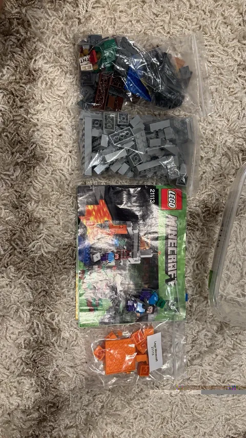 LEGO Minecraft: The Cave (21113)