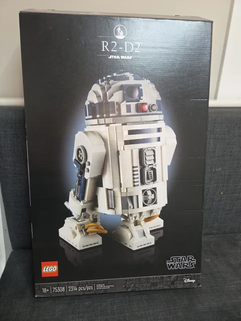 LEGO Star Wars R2-D2 75379 100% Complete With Box And Instructions