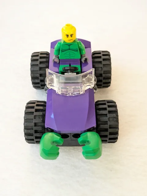 LEGO MARVEL SUPER HEROES HULK MINIFIGURE USED w/CAR - Green Head Not Included