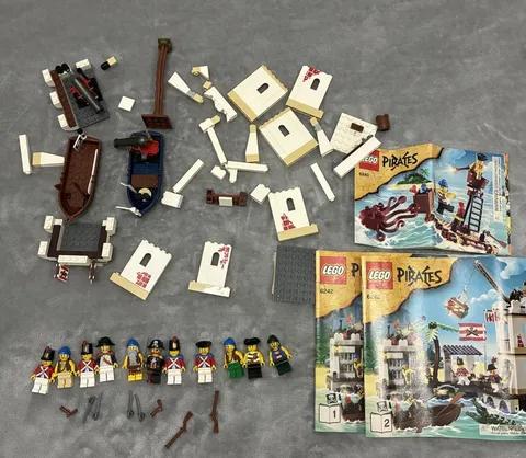 LEGO Pirates: Soldiers’ Fort + Kraken Attackin’ Lot w/Minifigures 6240 & 6242