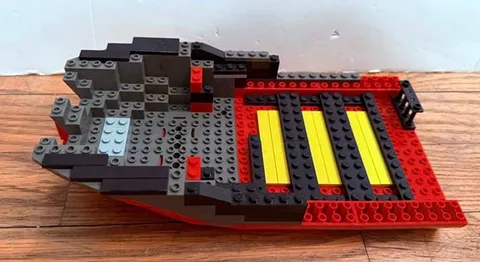 1996 LEGO PART# 2558c04-RED BOAT, HULL STERN LARGE DARK GRAY TOP for 6289/6290