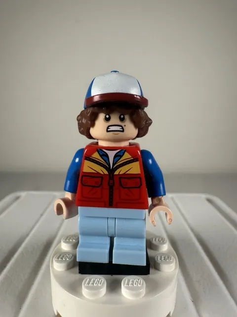 LEGO Stranger Things Dustin Henderson 75810 Minifigure The Upside Down Authentic