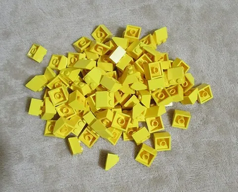 LEGO Slope 45 2x2 Yellow no. 3039 (Qty 100) *NEW*