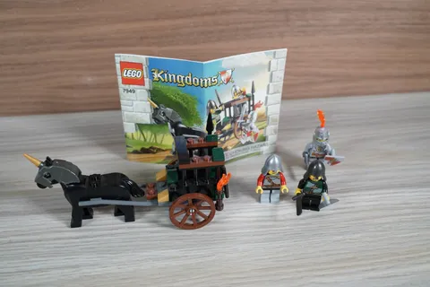 Lego 7949 Kingdoms Prison Carriage Rescue - 100% Complete (No box)