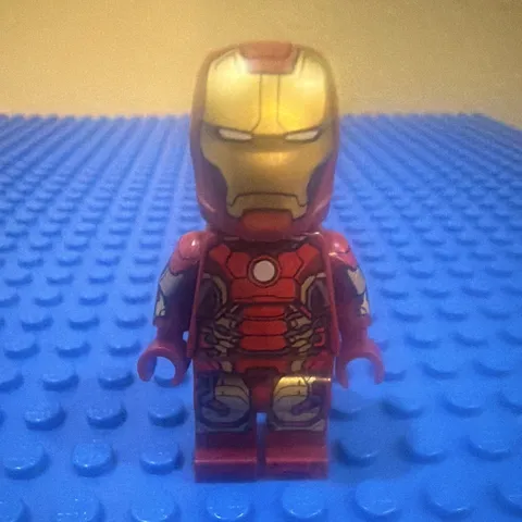LEGO Iron Man Minifigure Red & Gold Armor Helmet Figure Plastic