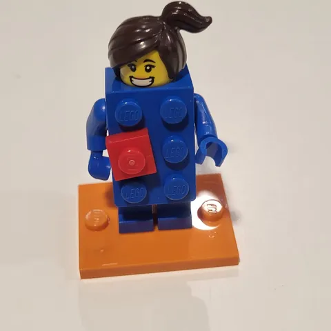 Lego Series 18 Collectible Minifigure - Blue Brick Suit Girl (col18-3) 71021