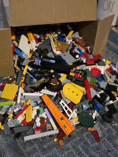LEGO Bulk Lot 11 1/2 Mixed Loose Bricks & Parts Box Some Star Wars (Plus Figs)