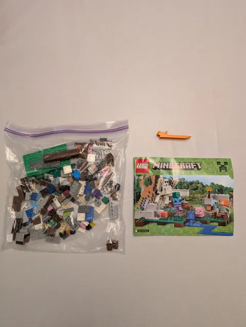 Lego Minecraft 21123 - THE IRON GOLEM - Used  100% COMPLETE with manual - NO BOX