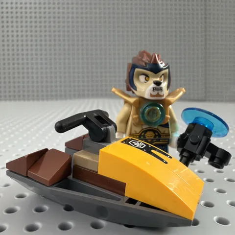 LEGO Lennox Gold Armor Minifigure LEGENDS OF CHIMA 70006 Loc025
