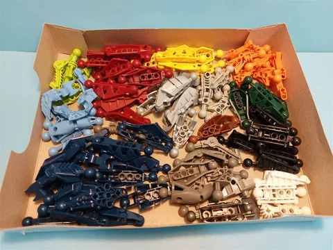 LEGO BIONICLE PARTS MIXED LOT WITH BALL AND JOINT PIECES - LOT 2