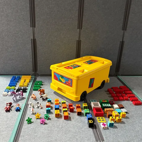 Lego Duplo Storage School Bus 1997 Vintage RARE 100 Blocks / Accessories Figures