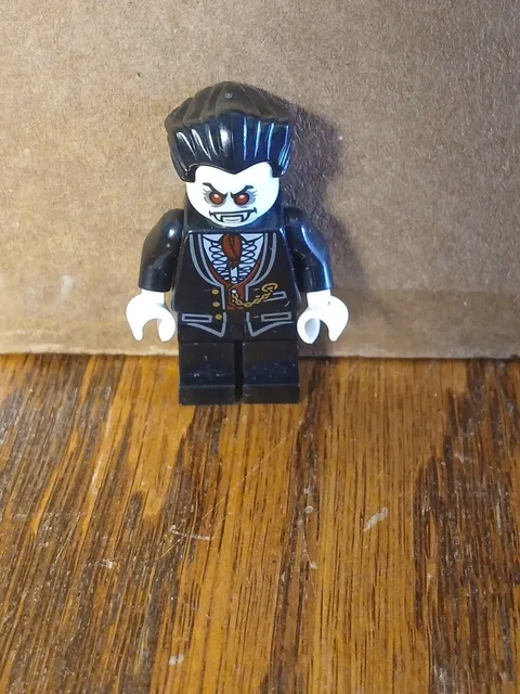 LEGO MONSTER FIGHTERS -- LORD VAMPYRE DRACULA MINIFIGURE 9464 LV34