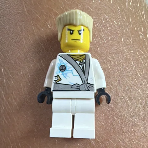 LEGO NINJAGO White Ninja Minifigure w/ Blond Hair, Black Hands Plastic Age 5+