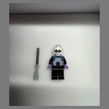 LEGO DC Super Heroes Batman Mr. Freeze Minifigure with Freeze Gun Red Goggles
