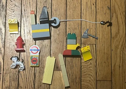 LEGO DUPLO PARTIAL AIRPORT / CITY ACCESSORY LOT – DOG, FIRE HYDRANT, CRANE, SIGN