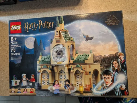 LEGO Harry Potter: Hogwarts Hospital Wing (76398) Brand New, Factory Sealed!