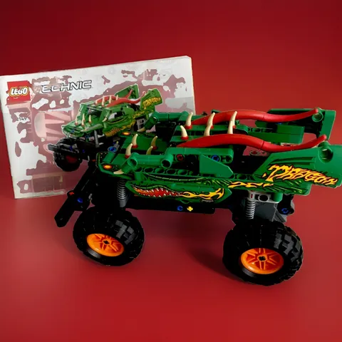 LEGO TECH:Monster Jam Dragon (42149) Missin only few pcs but it comes w/manual ￼