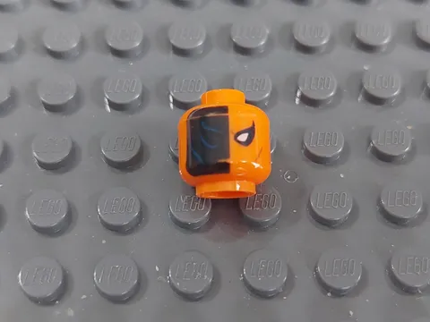 Lego 76034 Deathstroke Slade Wilson Head - Used