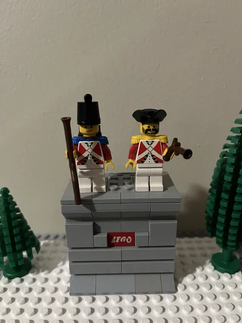 LEGO Pirates pi065 Imperial Guard Red Coat Officer & pi062 Soldier Minifigure x2