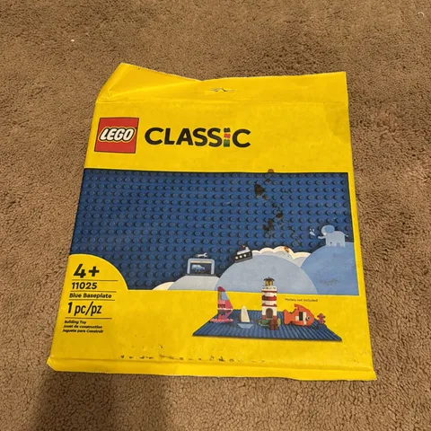 LEGO Classic Blue Baseplate 11025 Building Kit *NEW & SEALED*