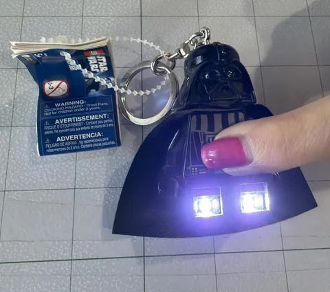 LEGO Star Wars DARTH VADER LED Light Key Chain Retired New 2011.