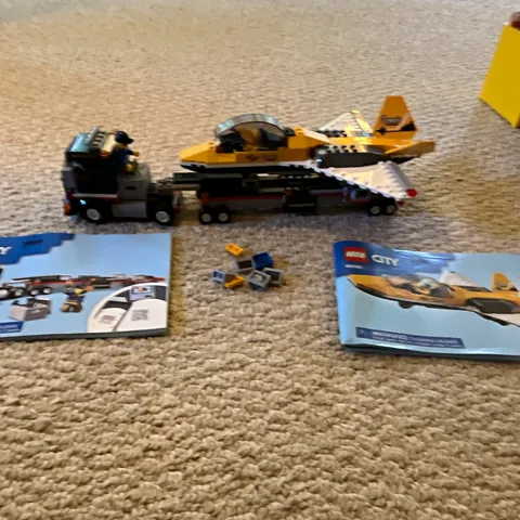 LEGO City 60289 Airshow Jet Transporter 281pcs 99% complete Set w/ Instructions