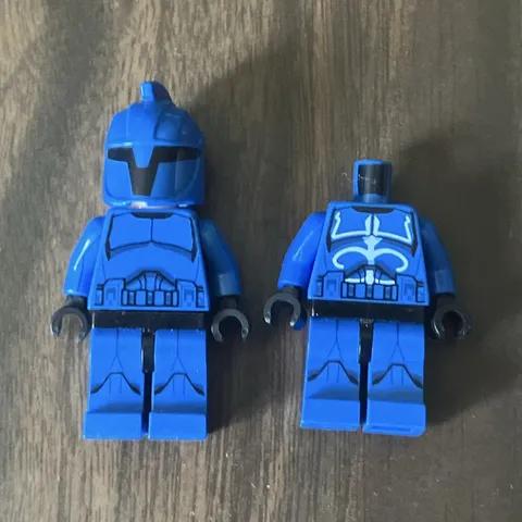 2 Lego Senate Commando clone troopers         One without head or helmet