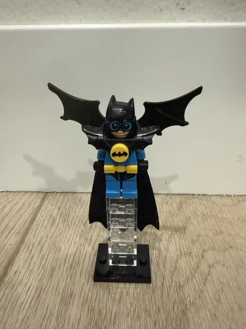 Lego Nightwing 70922 Wings and Cape Batman Movie Super Heroes Minifigure