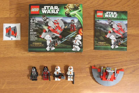 Lego 75001 Star Wars Republic Troopers Vs. Sith Troopers 100% Complete w/ Box