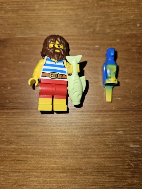 Lego Minifigure Ray The Castaway 40566 Parrot Fish Lot