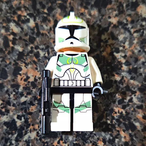 LEGO Phase One Clone Trooper White & Green Armor Minifigure w/ Helmet & Blaster