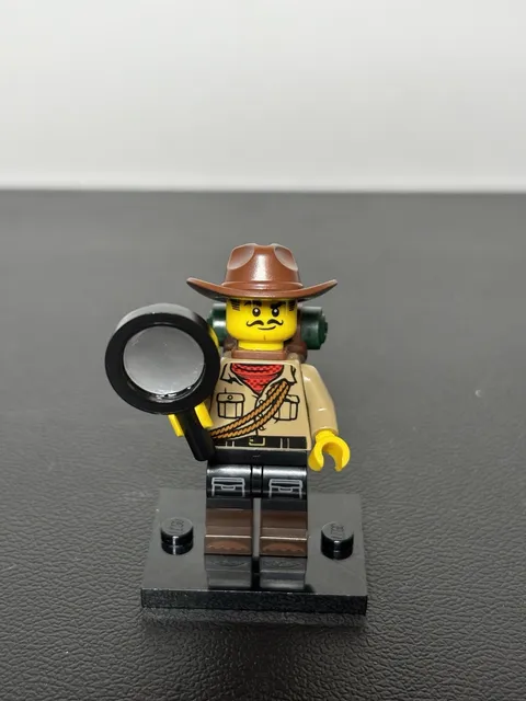 LEGO Minifigures Series 19 Jungle Explorer 71025 