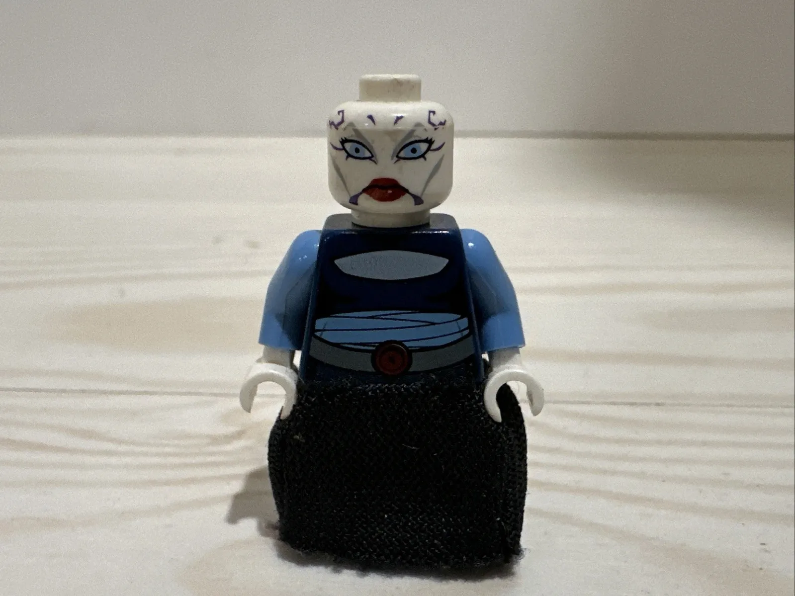 LEGO Star Wars Minifigure: Asajj Ventress Dark Blue Torso - sw0195 7676 Used