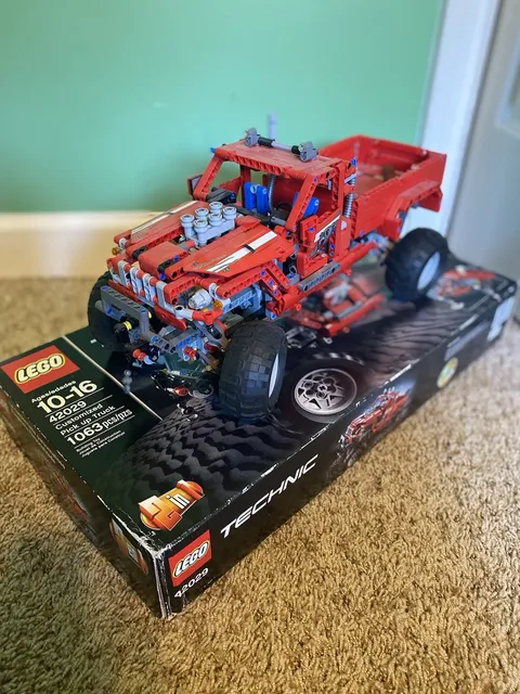 Lego Technic: Model: Off-Road: Customized Pick up Truck 42029 - Assembled.