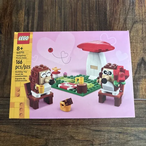 LEGO® Hedgehog Picnic Date 40711