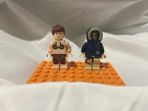 LEGO Star Wars Slave Leia And Hoth Han Solo Leia Has A Scuff On Legs
