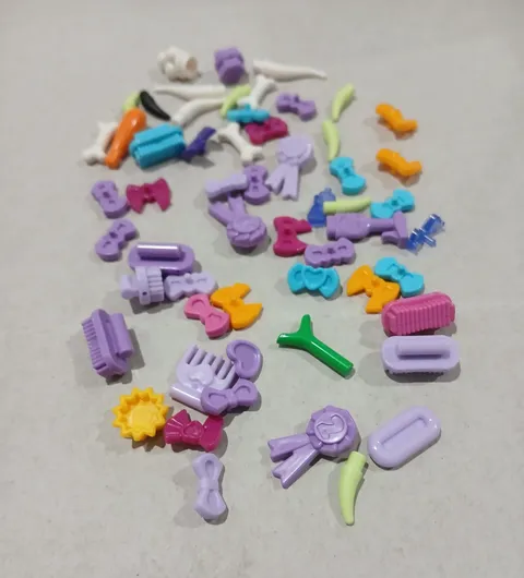 #3826# Genuine Lego Friends utensils , hair bow , brushes etc. excellent cond.