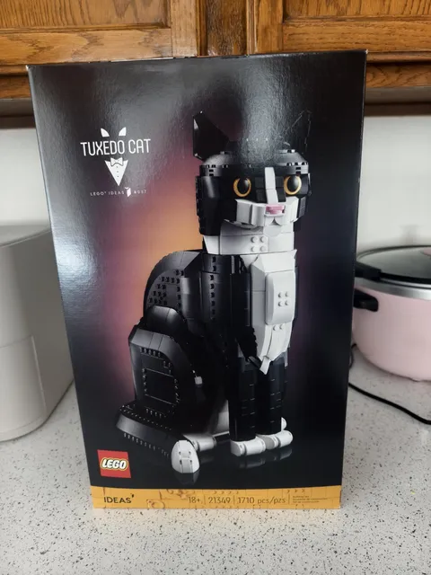 LEGO Ideas: Tuxedo Cat (21349) / BRAND NEW BOX (UNOPENED)