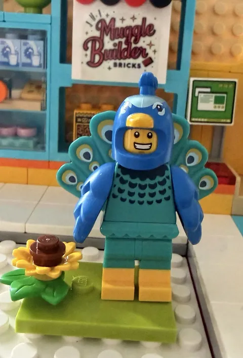 Lego CMF Series 28 Peacock Costume Fan Minifigure With Accessories 